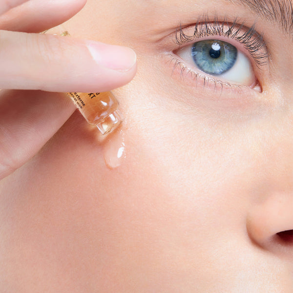 woman applying Ultra Intensive Elasto Collagen-XT